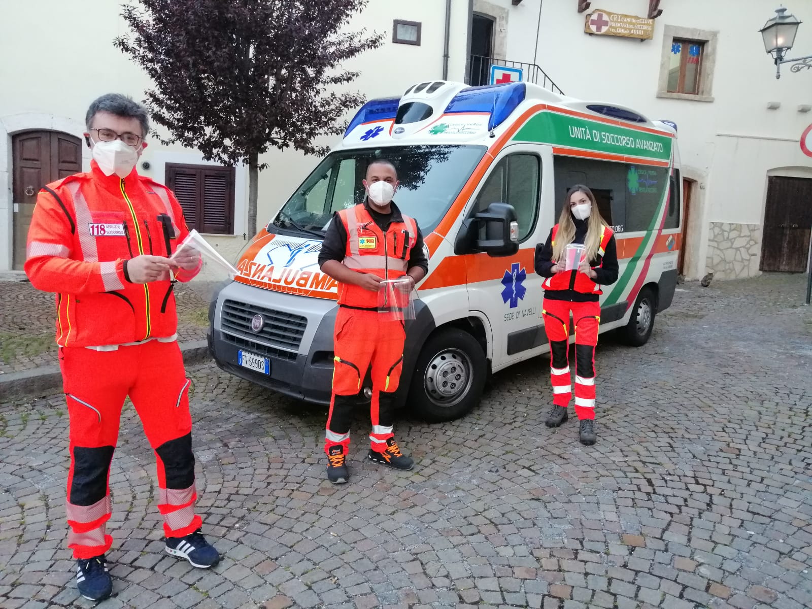 EMERGENZA CORONAVIRUS | consegnate le visiere donate dall'associazione VIVIAMOLAQ dell'Aquila.